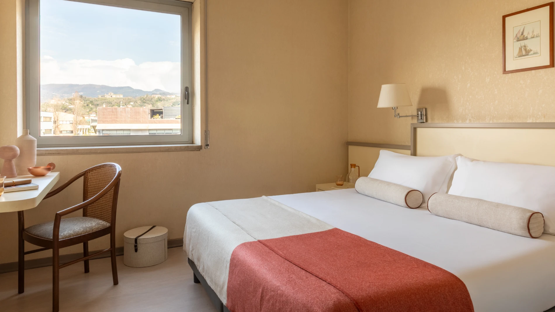 Camera tripla elegante e rilassante con vista aperta, perfetta per un soggiorno confortevole in Liguria - Hotel Al Sant'Andrea, BZAR hotels in Liguria