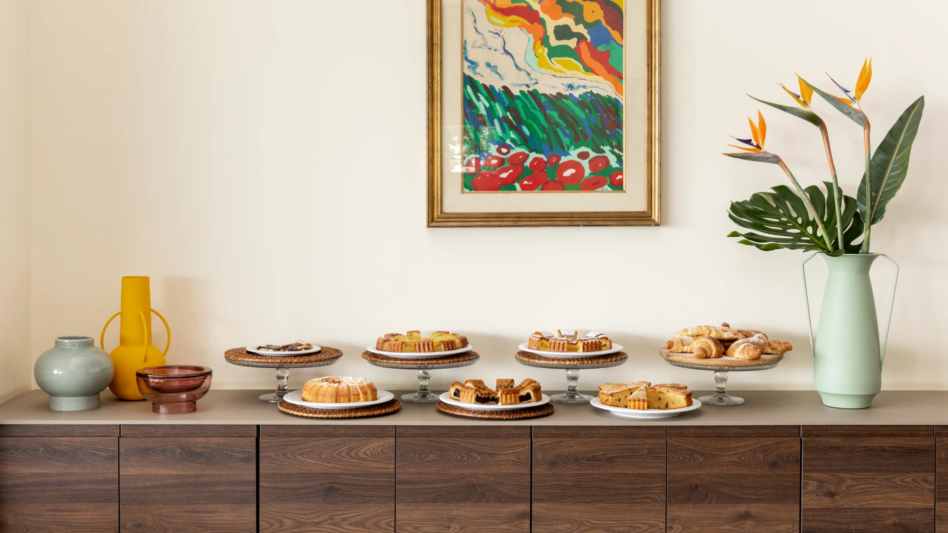 Selezione di torte e croissant per la colazione in hotel a Sarzana, ideale per iniziare una giornata in Liguria - Hotel Al Sant'Andrea, BZAR hotels in Liguria