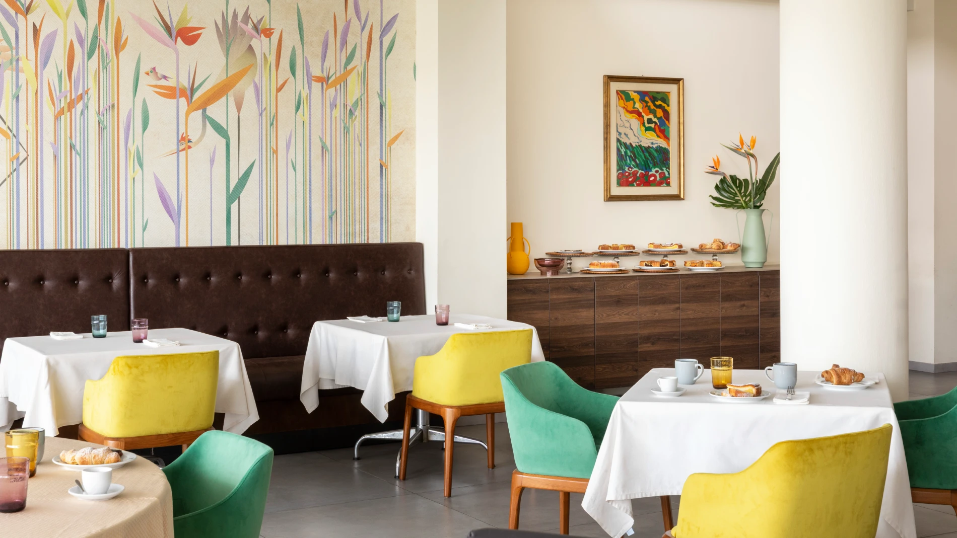 Sala colazione luminosa e curata dove gustare prodotti freschi durante il soggiorno in Liguria - Hotel Al Sant'Andrea, BZAR hotels in Liguria