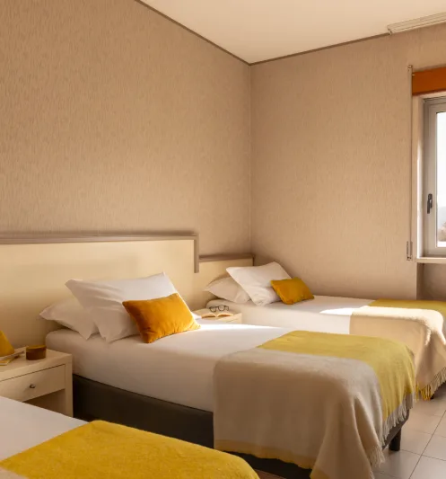 Spacious and comfortable triple room with separate beds, ideal for families or small groups travelling in Liguria - Hotel Al Sant'Andrea, BZAR hotels in Liguria